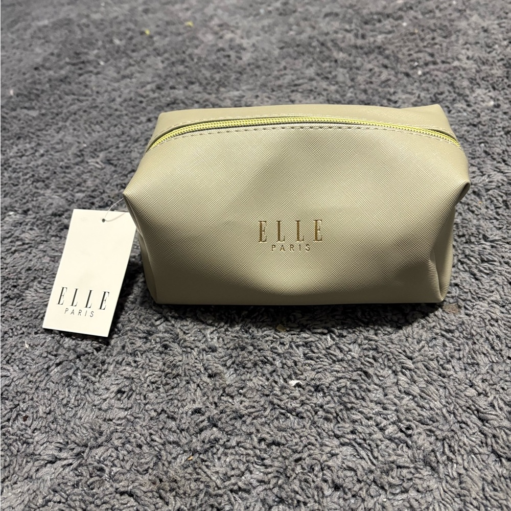 NWT grey-ish colored Elle Paris pouch